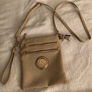 Tan crossbody purse